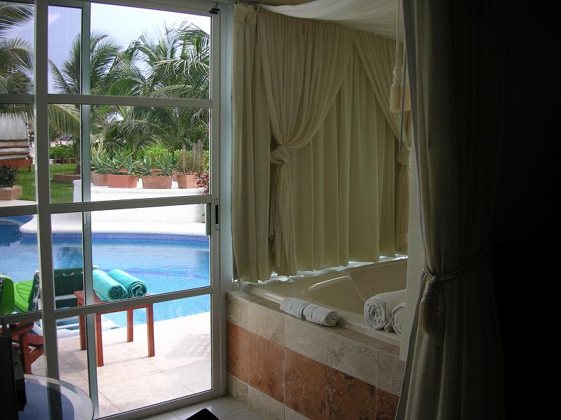 (03) Spa Tub.jpg