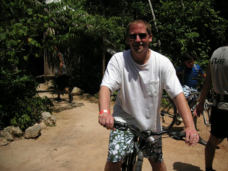 (26) On The Way To The Cenote.jpg - KONICA MINOLTA DIGITAL CAMERA