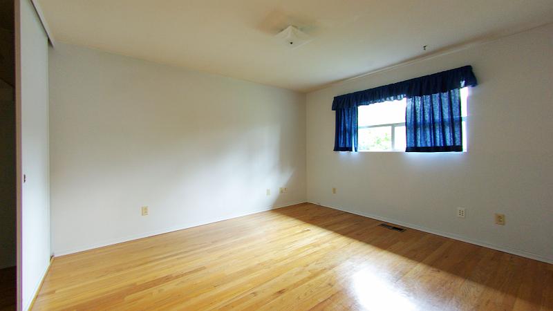 (12) second spare bedroom.jpg