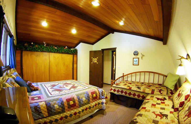 (11) Second Bedroom.jpg